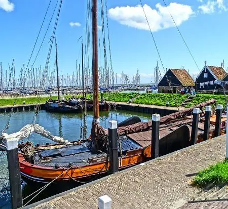 Vakantie Chalet Markermeer ***** Chalet *