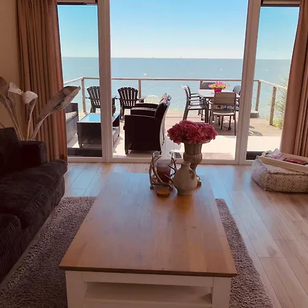 Vakantie Chalet Markermeer ***** * Bovenkarspel